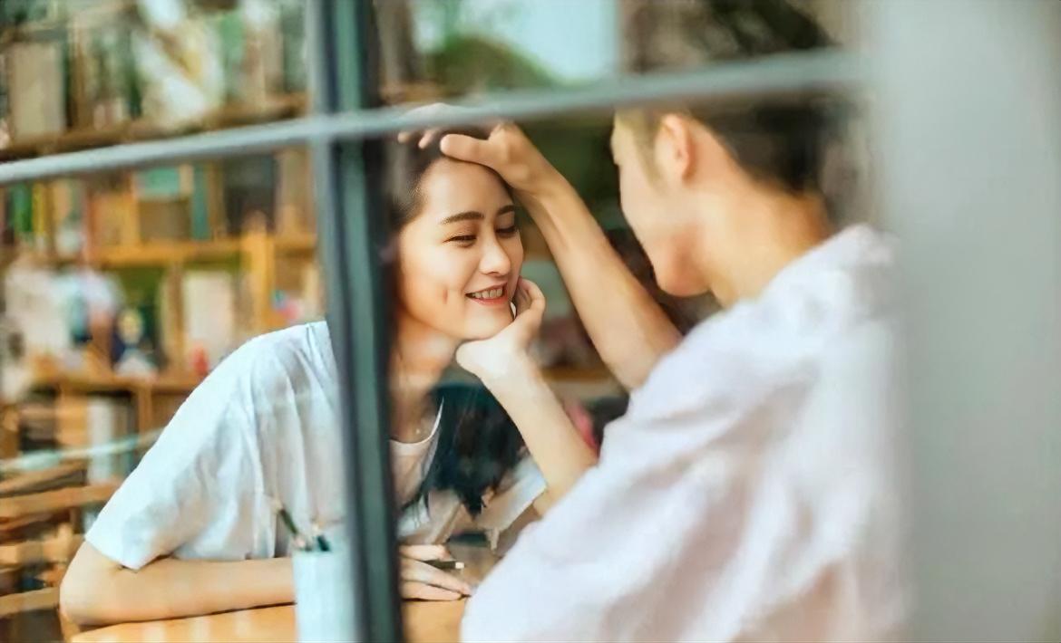 有人说“人们真正需要的其实不是婚姻，也不是性，甚至都不是伴侣”。这些都只是表象，