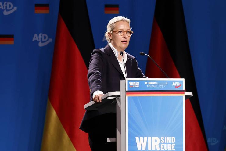 骂战发酵48小时!冯德莱恩硬刚魏德尔,欧盟内部炸锅,美国急着“灭火”?这两天