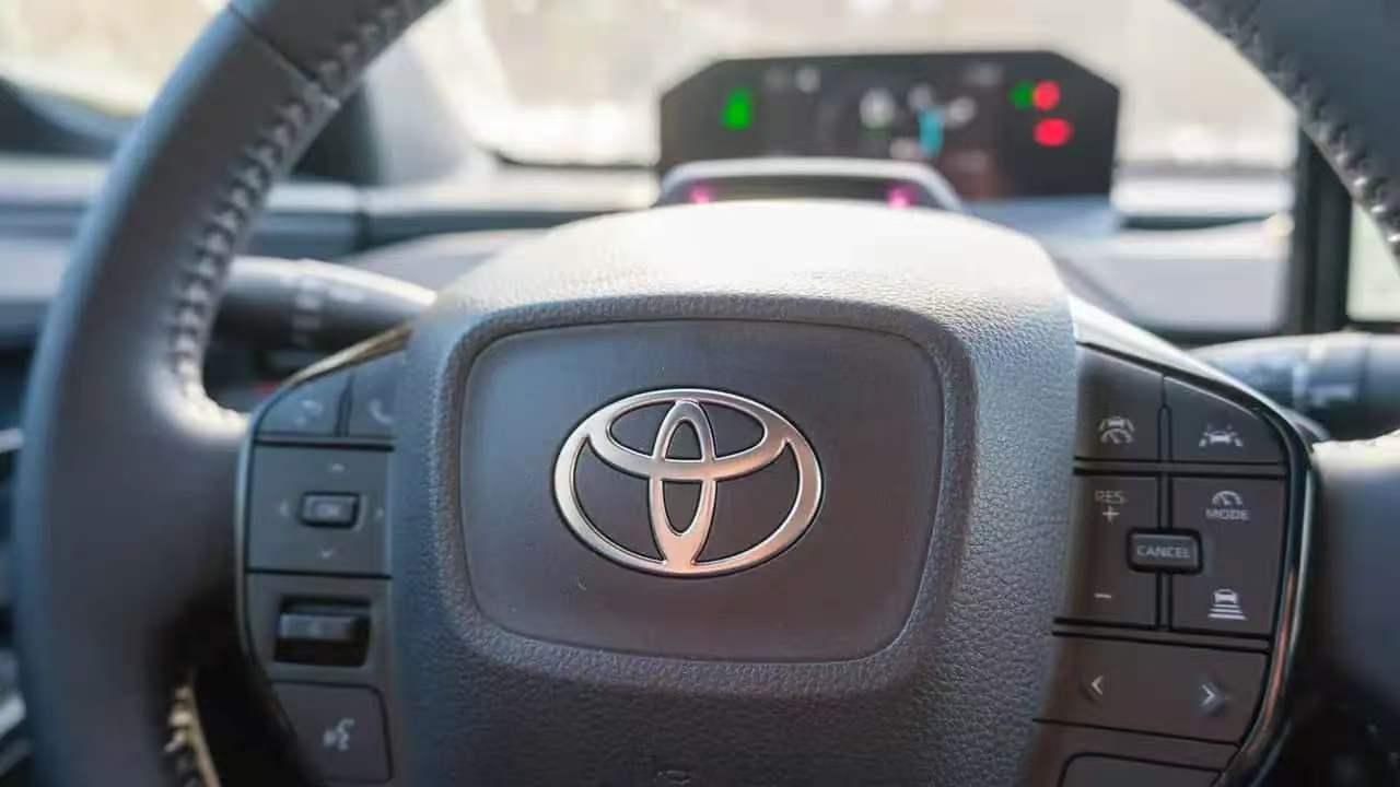 丰田CEO:我们面临生死存亡，必须改变策略最近举行的供应商峰会上丰田即将离任的