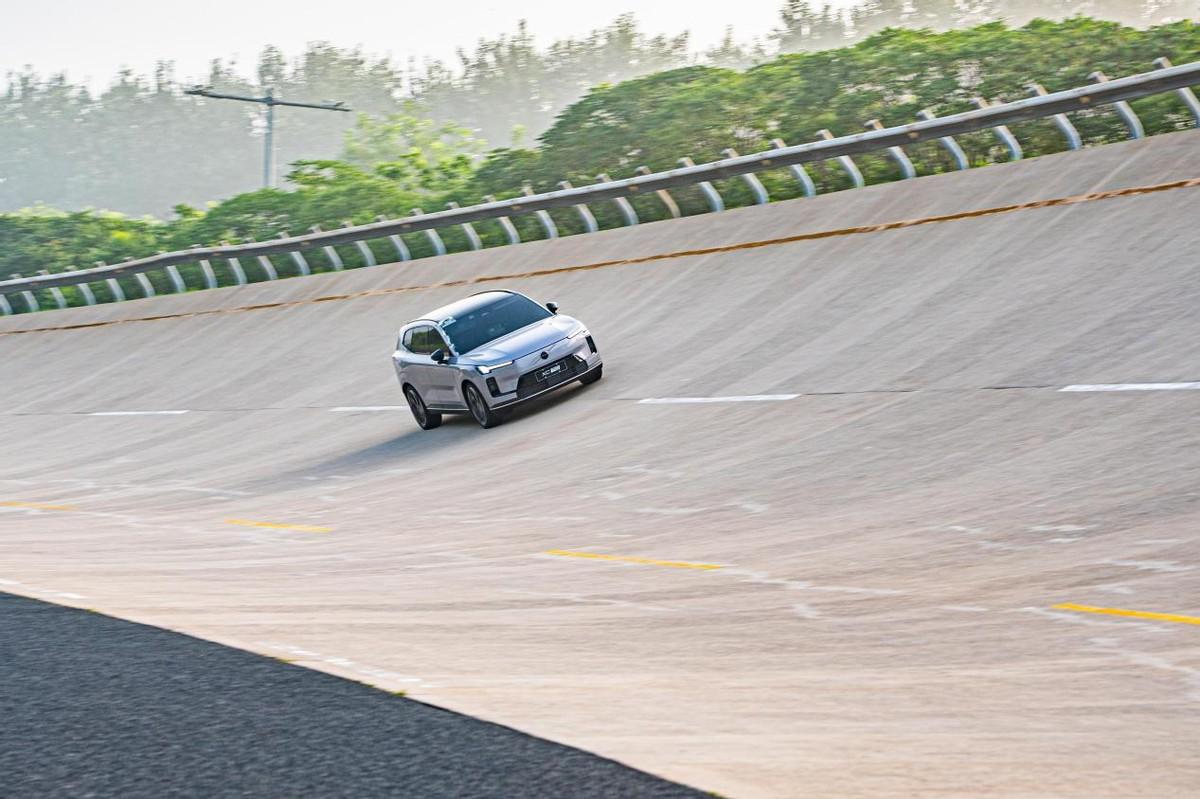 沃尔沃全新XC70中汽研测试公布，性能、续航能服人吗？日前，沃尔沃全新XC7