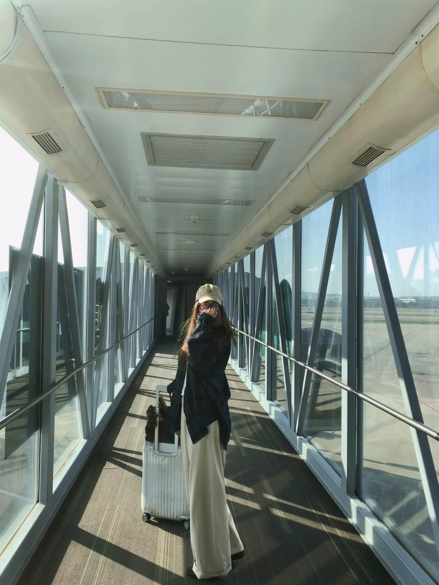 断更的日子是去宇宙出了趟差🫣图是今天新鲜的哈喜欢今日ootd衣服裤子鞋子包包