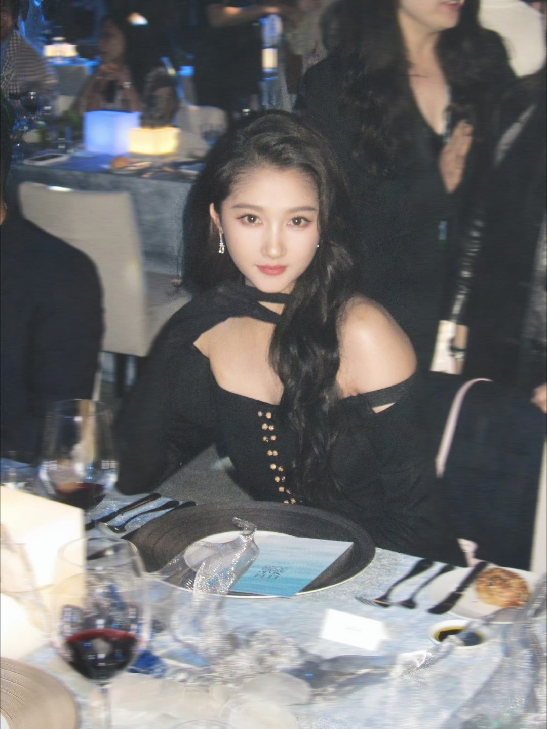 关晓彤第二套好辣终于,这套太适合关晓彤了女明星气场拉满!!!