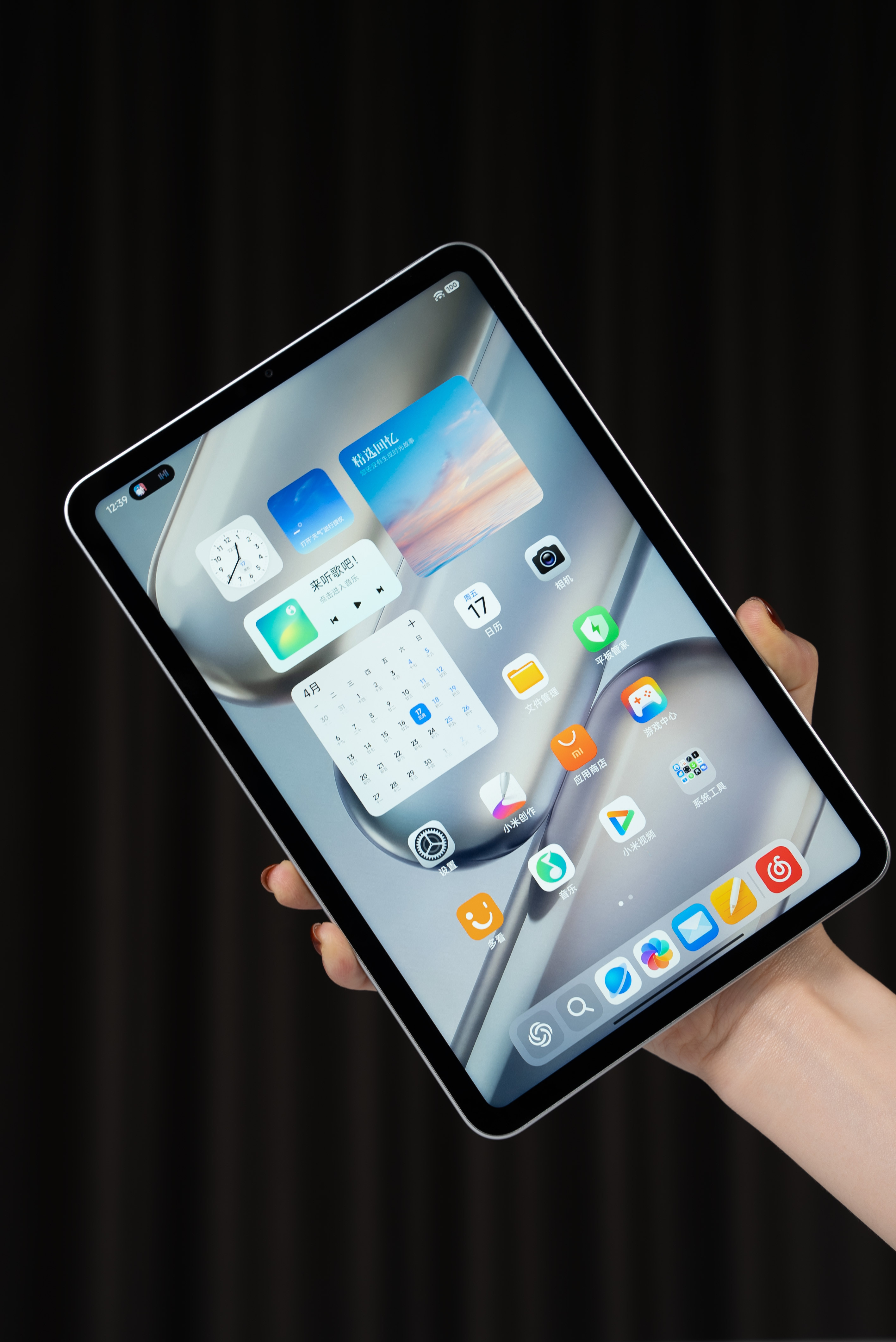 小米平板的产品线挺清晰的。小米平板7和7Pro走大屏全能路线，生产力加娱乐，什