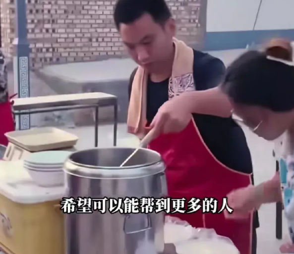 佩服！这女子内心太强大了！近日，山西长治，一女子被亲生父母砍掉一只胳膊，割掉一只