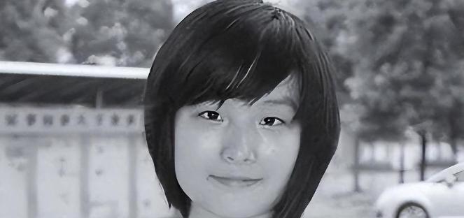 687分北大梦，被亲爸一键删除。她收到政法大学通知书那天，把通知书撕得粉碎。
