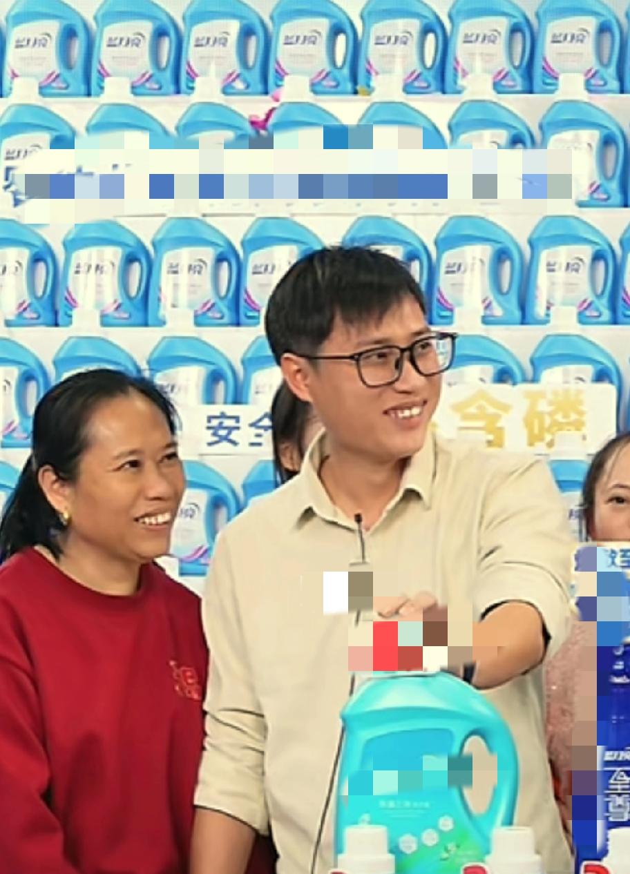 梁志辉开通了橱窗功能，或许就有人开始犯嘀咕了，说寻亲尽头是带货之类的话，现在电商