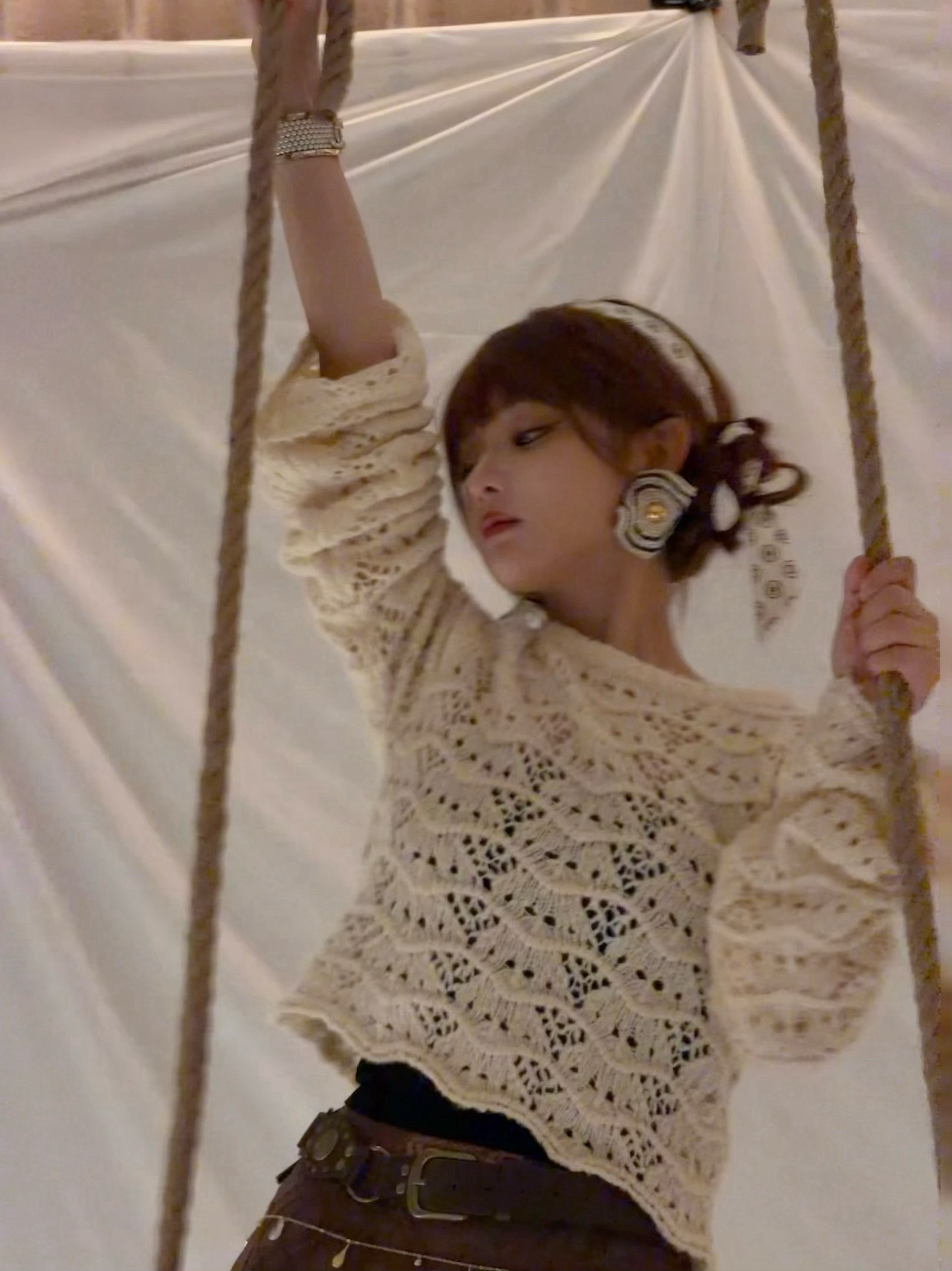 别人追剧安静如鸡，黄霄雲追剧直接开启移动BGM模式！镜头切男主立马高八度长音烘托