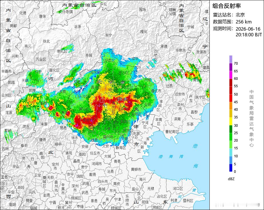 北京大雨北京冰雹高空长风坠落云霄，以夏息升腾惊雷。在东移南下的高空东北冷涡与