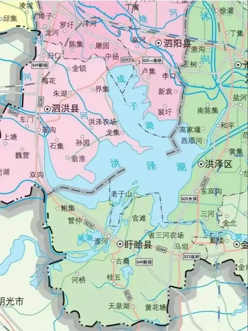 早先这湖是江苏安徽两家分着管的，西边归安徽，东边归江苏。可这淮河年年发大水，修堤