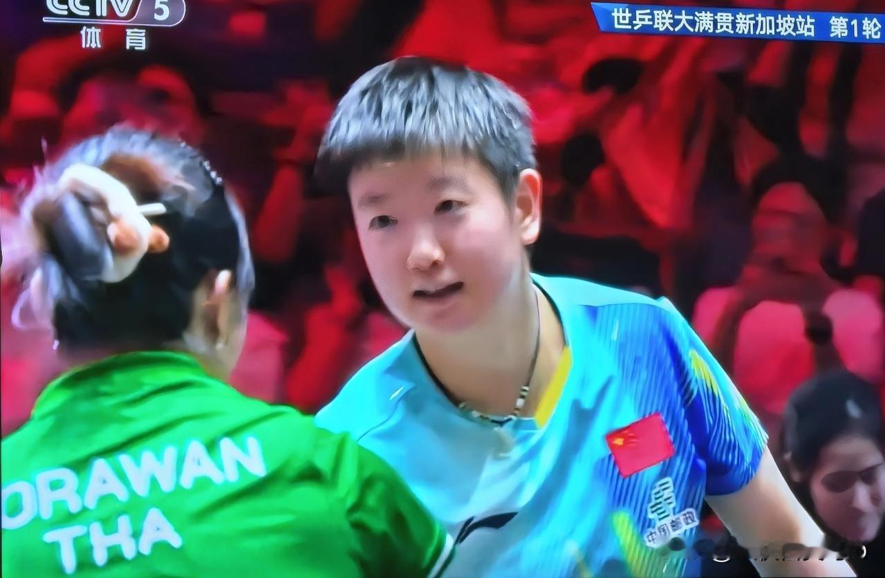 帕拉南用“微表情”迷惑孙颖莎，孙颖莎用“散落点”回应帕拉南。泰国选手帕拉南知道