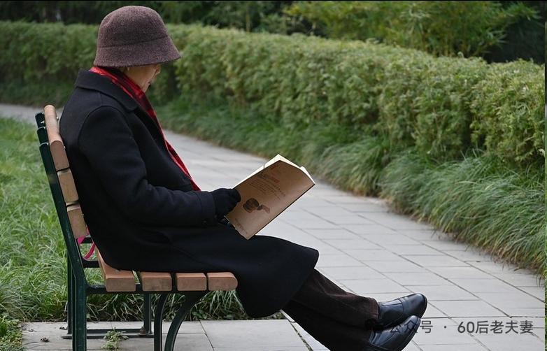 手足再亲，晚年也要守住这3个秘密！别让亲情毁在一张嘴上血浓于水的手足情，是