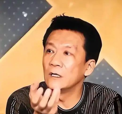 著名相声演员姜昆说，活着的时候天天见，不觉得侯耀文有多伟大，也不觉得耀文有多么的