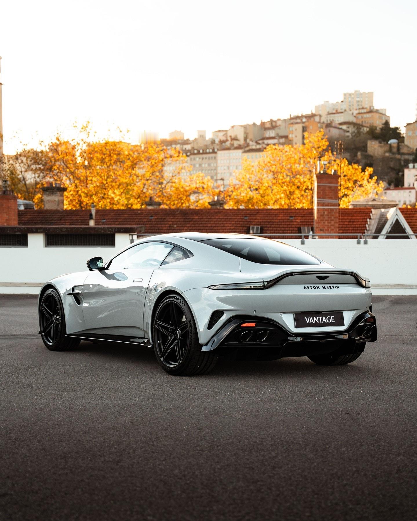 发现这款2024年款AstonMartinVantage，其典雅的Apex