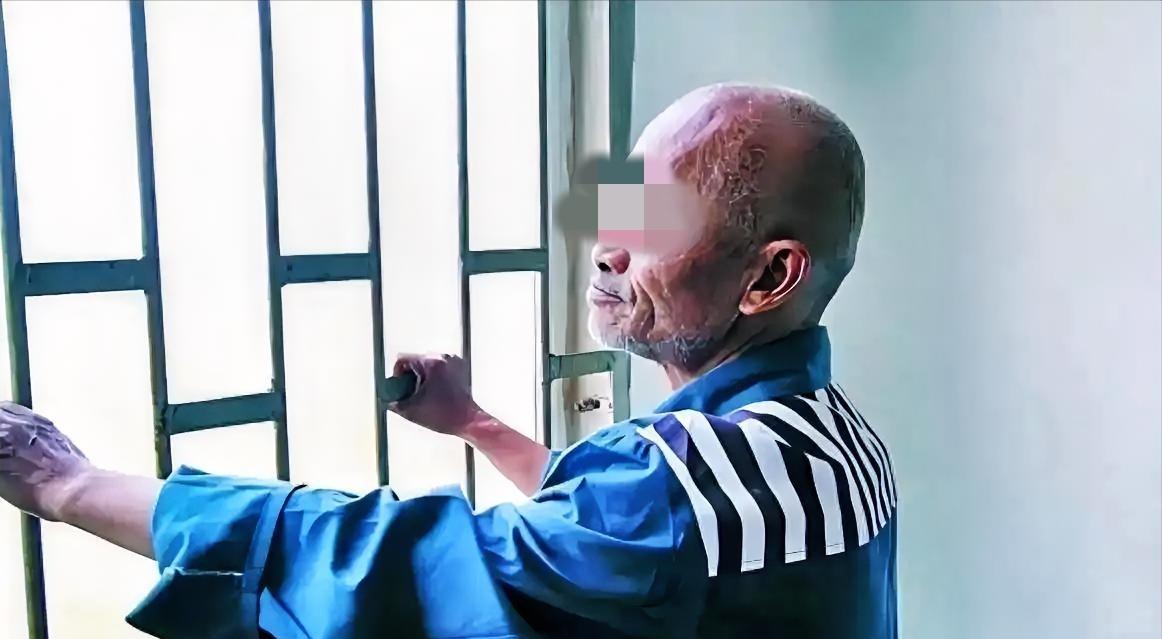 广西平南，一七旬老汉为满足私欲，闯入61岁患有精神病的女子家中，意欲与之发生亲密