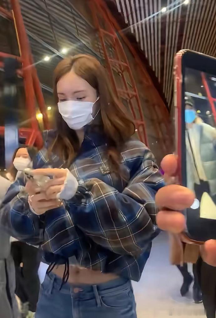 1月29日，金晨这事儿据说金晨团队一直在跟娱记沟通做公关，近一年了，因金晨团队过