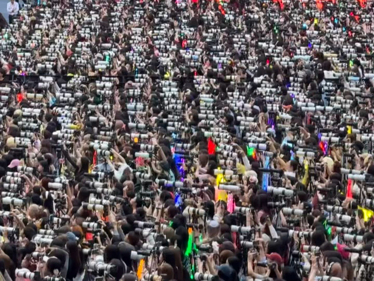 TF家族新年音乐会大晚上的看得我密集恐惧症都要犯了