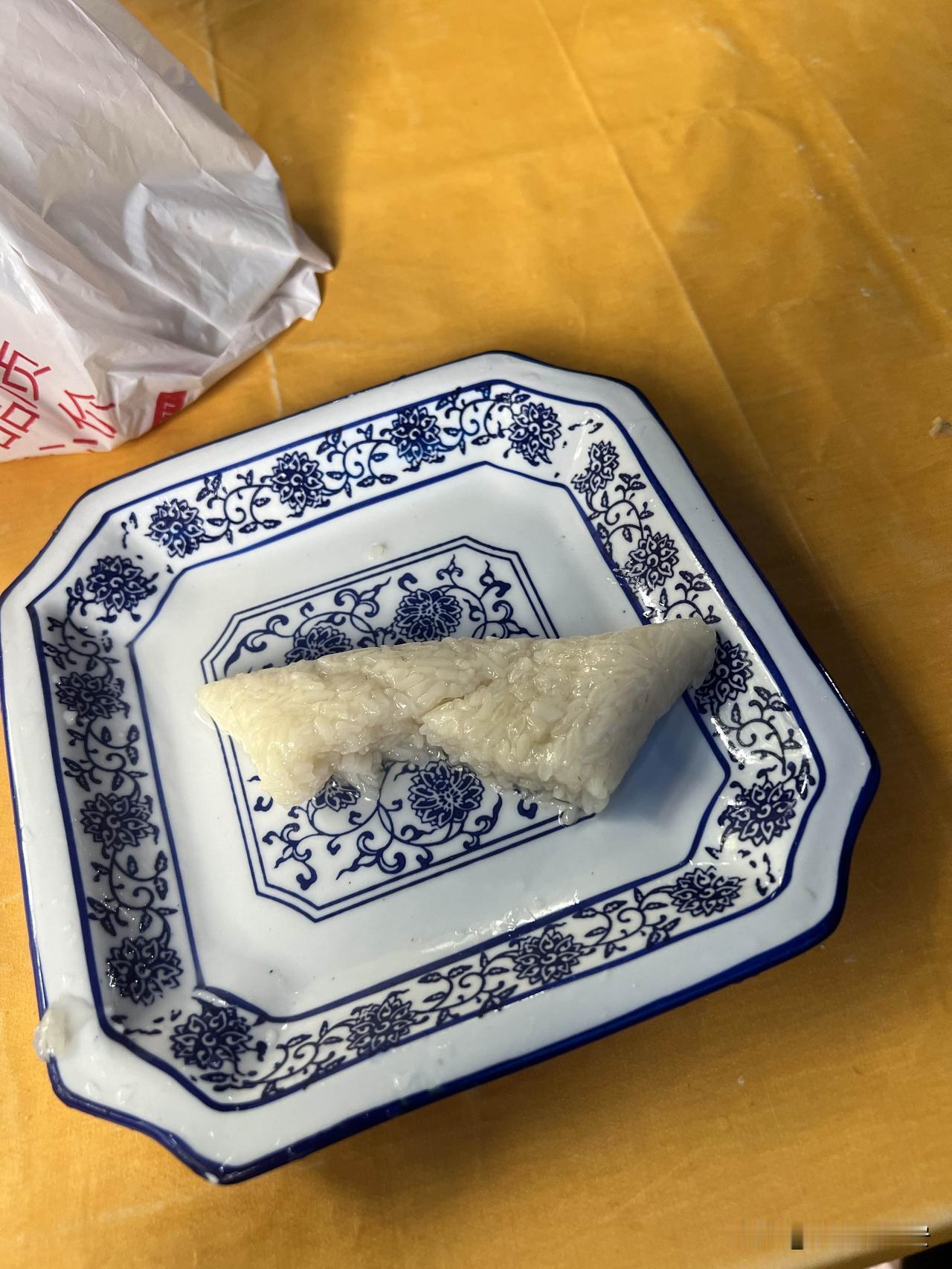 礼泉袁家村高记粽子5块钱一个的蜂蜜粽子用的配料居然不是蜂蜜而是很稀的