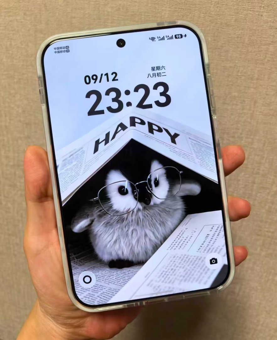 #一代人有一代人的手机款式##为何选阔屏手机的人越来越多了#从按键机到全面屏，再到如今的阔屏形态，手