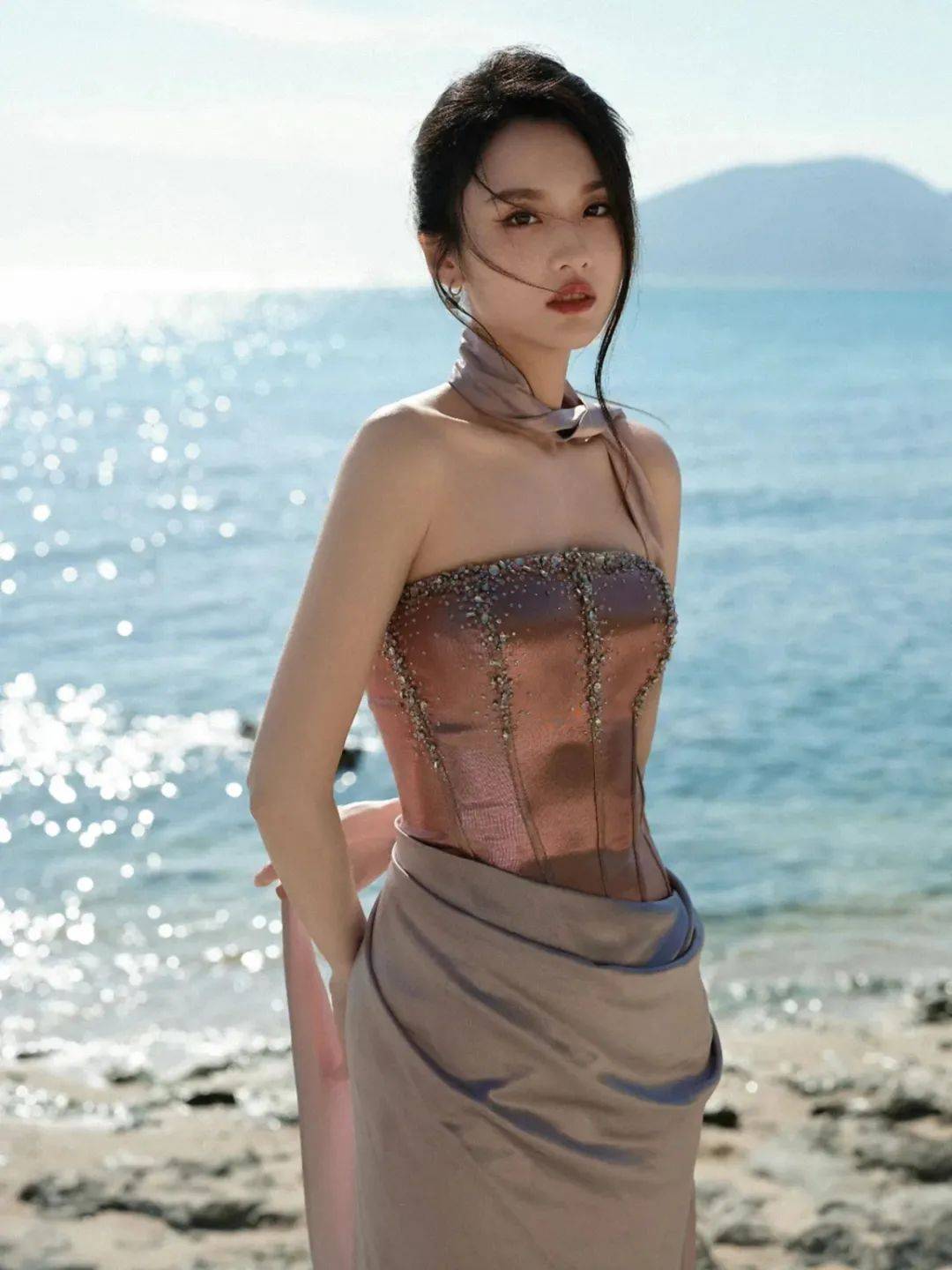张慧雯｜海边抹胸美出新高度