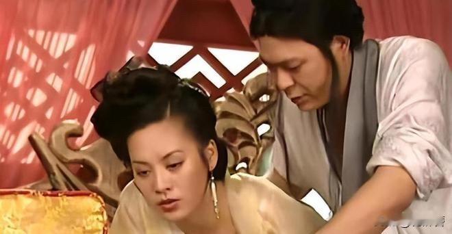 吕不韦送嫪毐进宫前，偷偷量过他的“能耐”——这商人的算盘，早打到太后床上去了。
