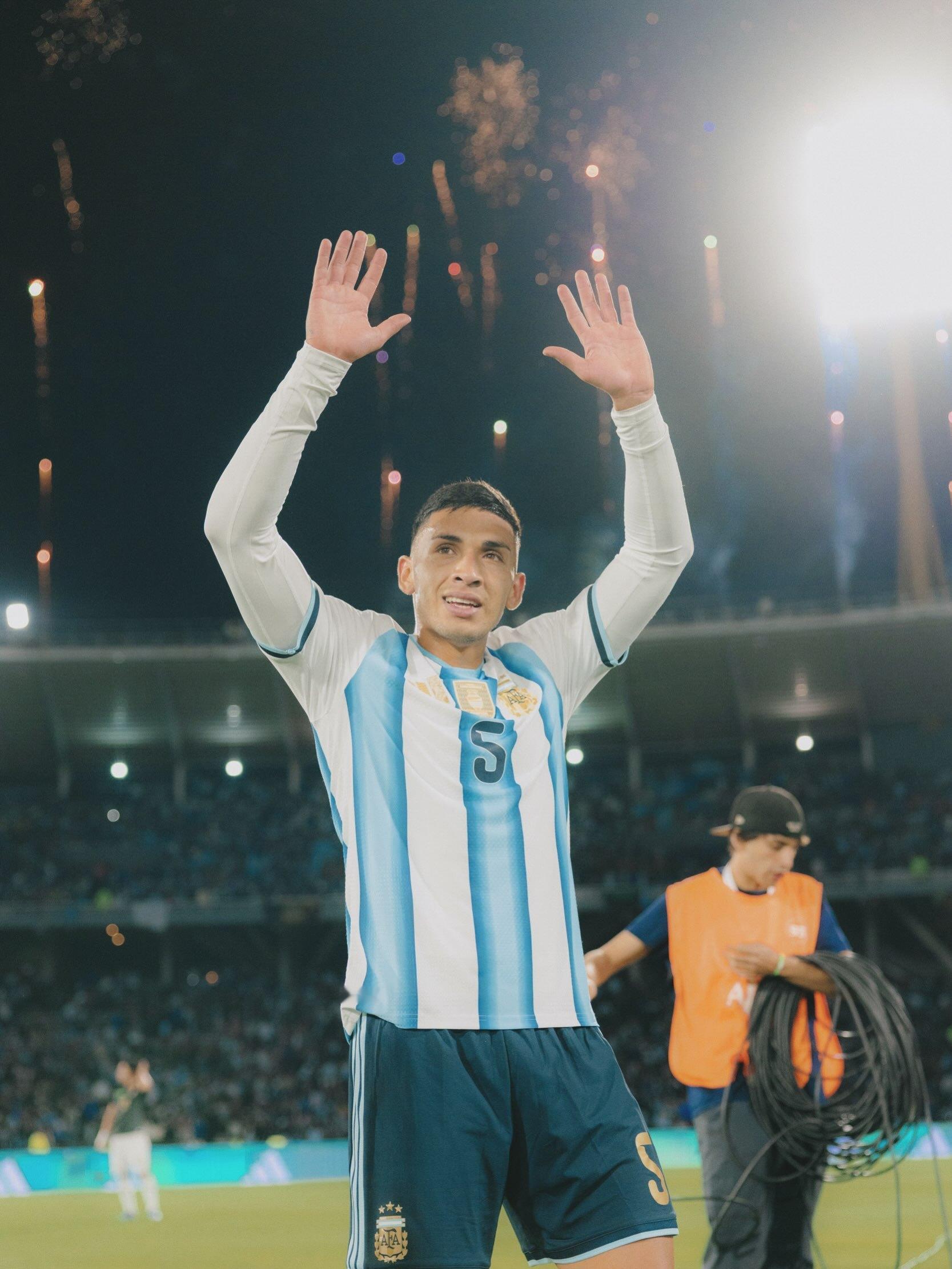 🇦🇷为国出征，无上的荣誉！🎙️在上演阿根廷队首秀之后，费尔南德斯在个人社媒
