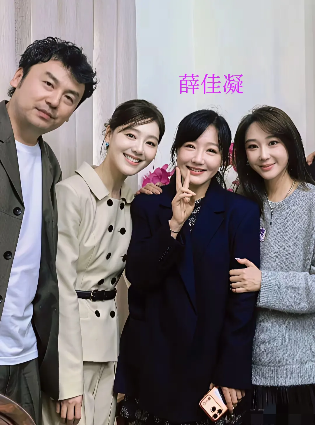 主持人王冠42岁已婚薛佳凝47岁未婚杜若溪40岁已婚三美女年龄相差不大，但