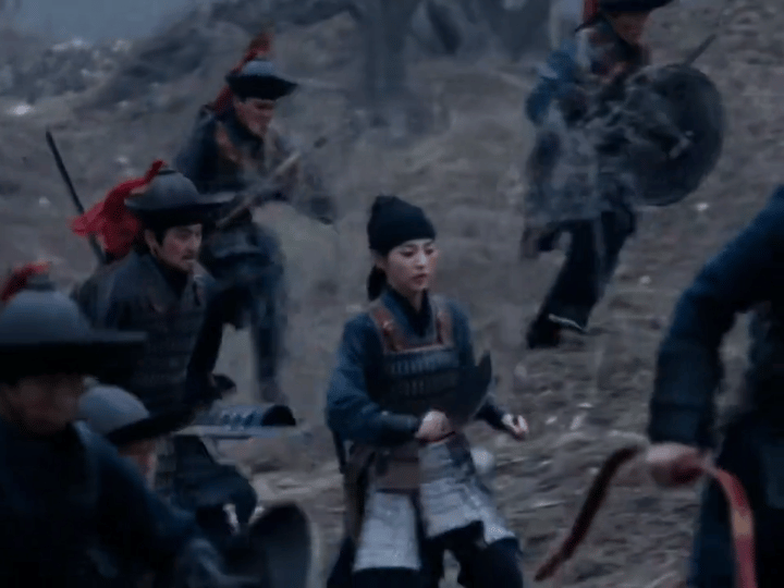 田曦薇跑步姿势田曦薇跑步幻视奥特曼谁看了不说一句神似！元气跑姿配上灵动步伐，越