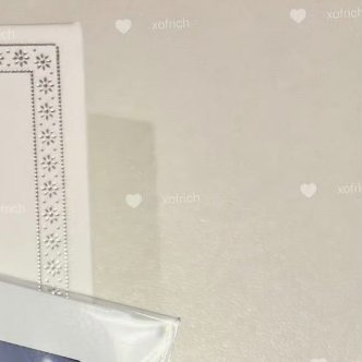 梅花种植方法：1.阳光充足：梅花喜欢温暖、阳光充足的环境，在栽培植株时，可以将