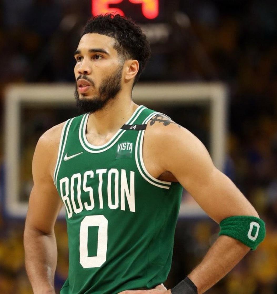 凯尔特人队目前还远未到考虑让塔图姆复出！“在球队内部，塔图姆仍表示希望本赛季回归