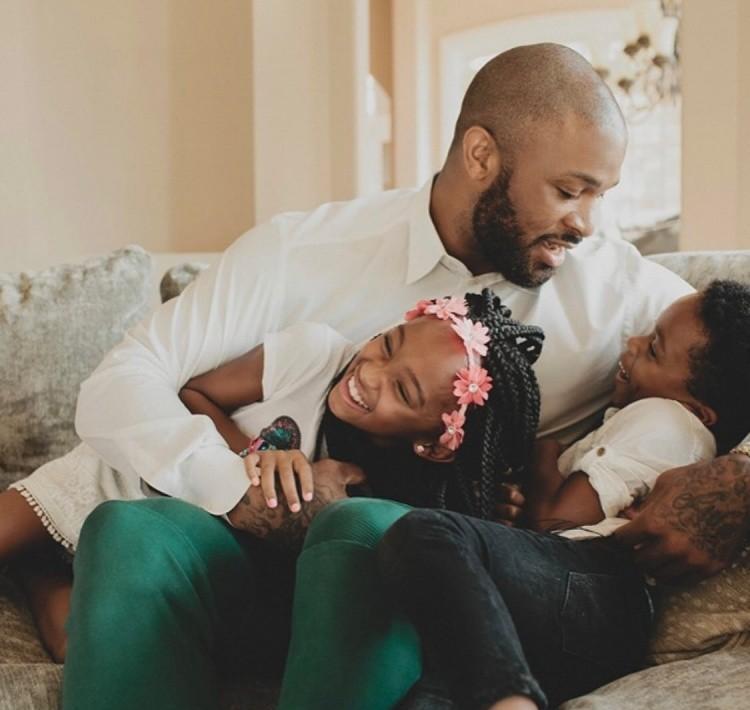 38岁塔克,没合同,没退役,球鞋堆成山,家里娃天天喊爸爸。快船和热火眼巴巴盯着