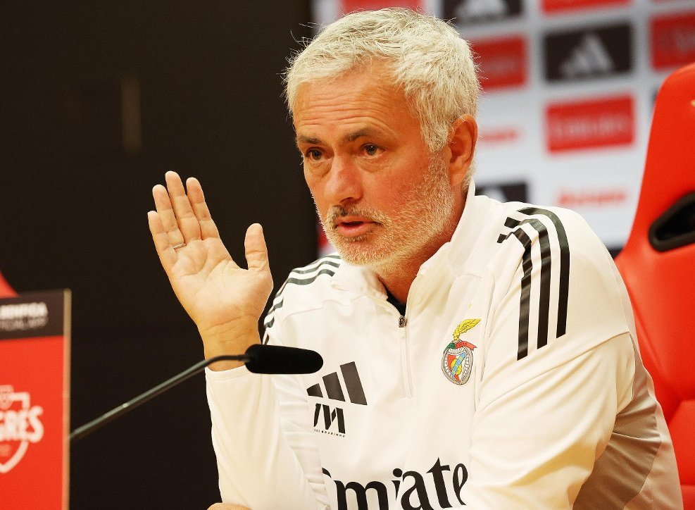 穆里尼奥把争冠比作房子被盗：“足球中的冠军争夺战就像有人打电话给你，告诉你，你的