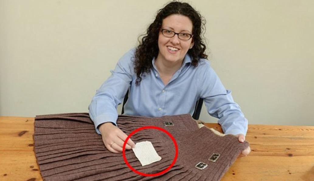 2014年，英国一名女博士，正在家里整理衣橱。突然，她摸到一件裙子有些奇怪：裙子