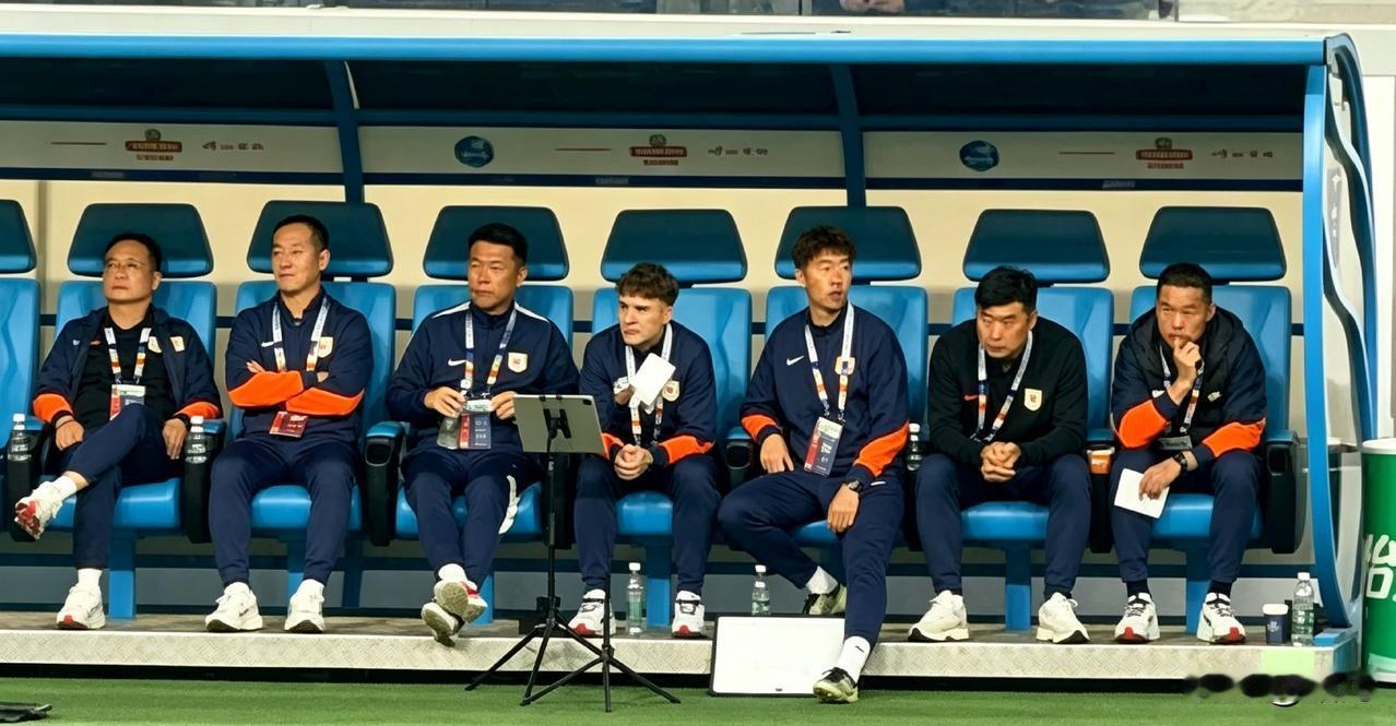 目前山东泰山低迷的问题大多数人没说到点儿上，根本原因不是韩鹏、宿茂臻，根源就是球