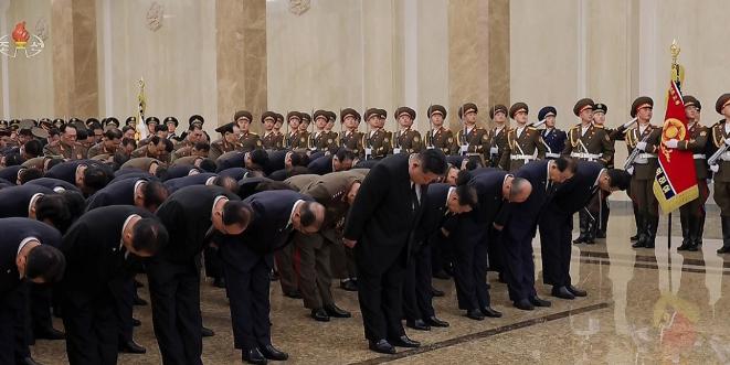 就在刚刚，金正恩做出一个重大举动。今天是12月17日，对他来说是个特殊的日子