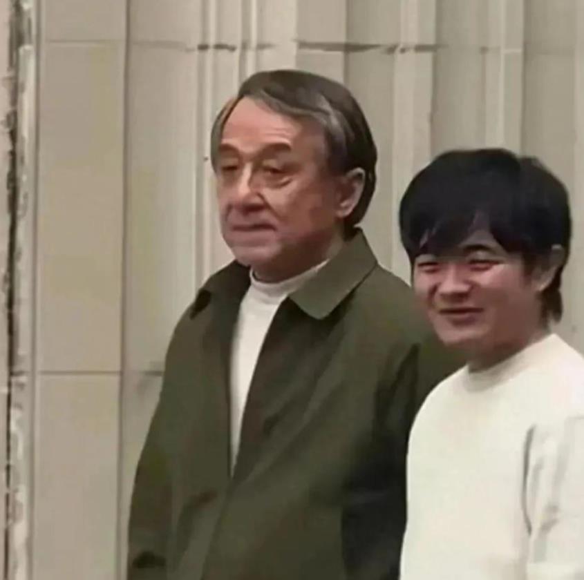 成龙大哥这辈子大概率要遗憾终生了！他挣再多的钱，再有巨星光环，2025年，已经7