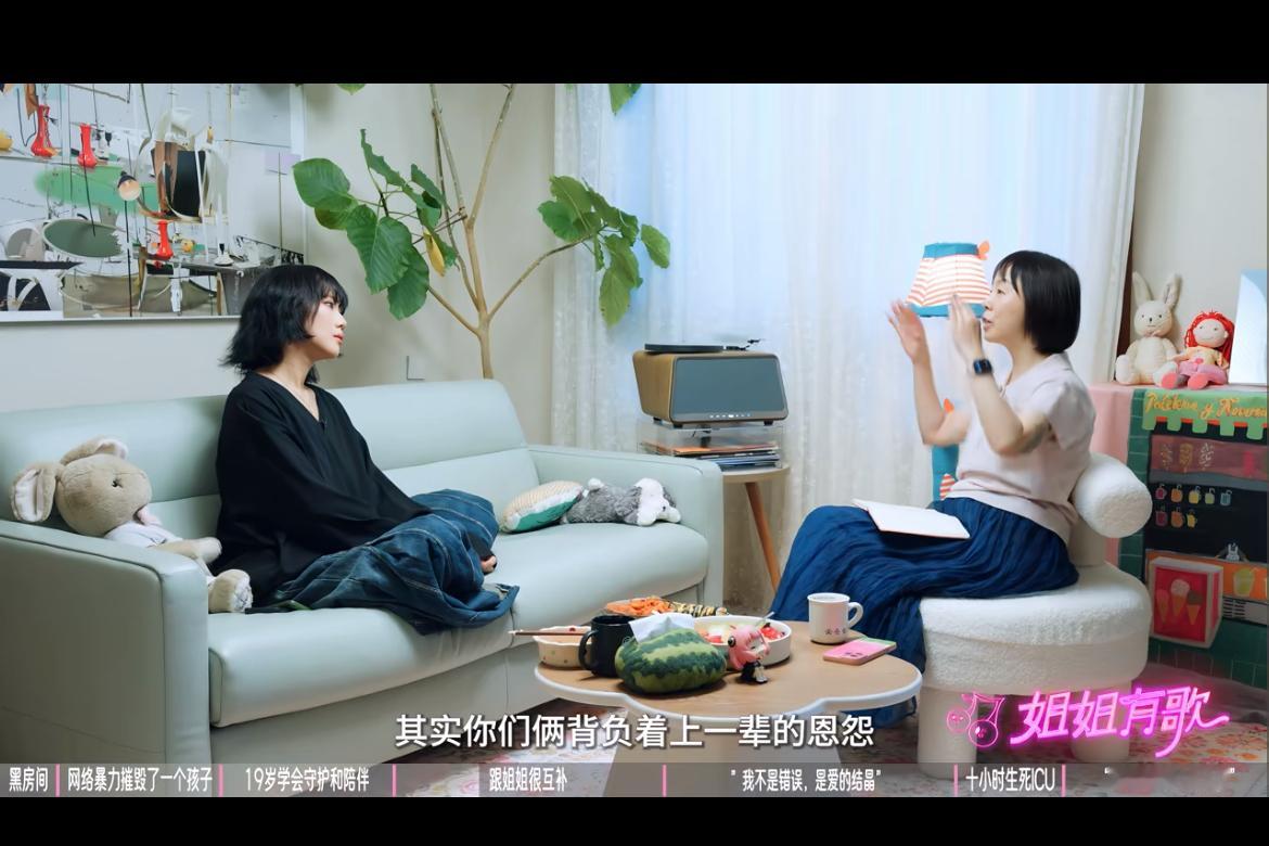 窦佳嫄谈与姐姐窦靖童破冰：第一次见面全程无话，隔着一层“薄薄的纱”持续了一两年14岁那年，窦佳嫄出于