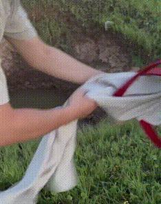 7月4日报道，山东，00后小伙朱加旭和新婚妻子李雪，去一水库附近玩，远远就看见有