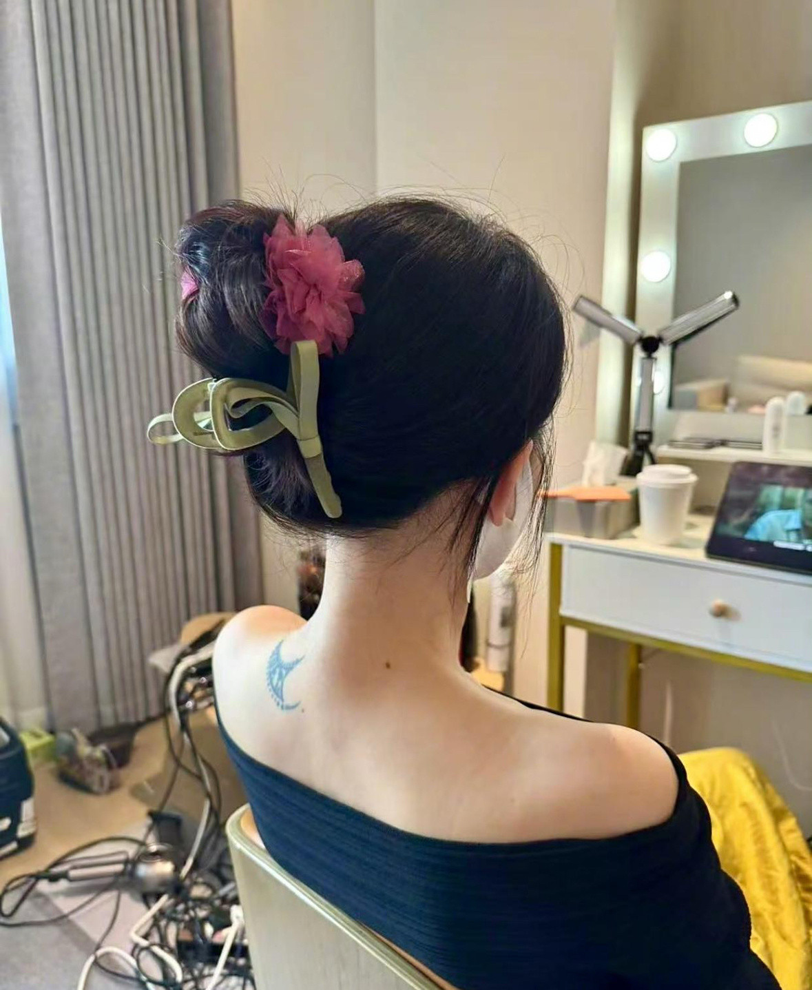 陈乔恩晒新图，这个脖颈太优秀了，好瘦好美​​​