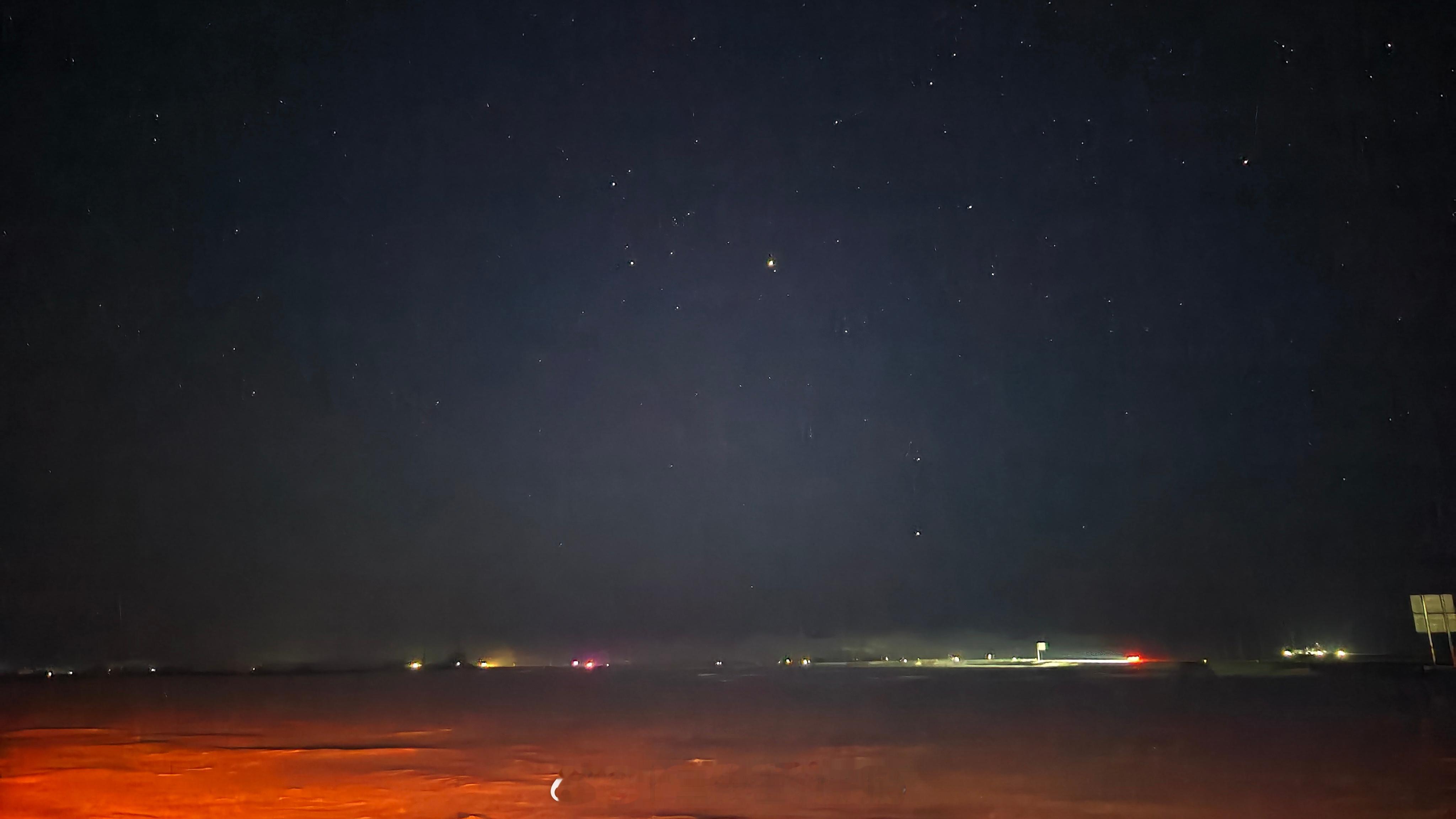 可能大家都知道零下40度不要舔栏杆但是大家也要记住零下40度不要徒手抓铁md刚才