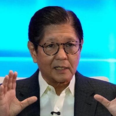 同一天，一边要中方拖走坐滩军舰，一边又说"不想疏远中国"——马科斯这剧本眼熟不？
