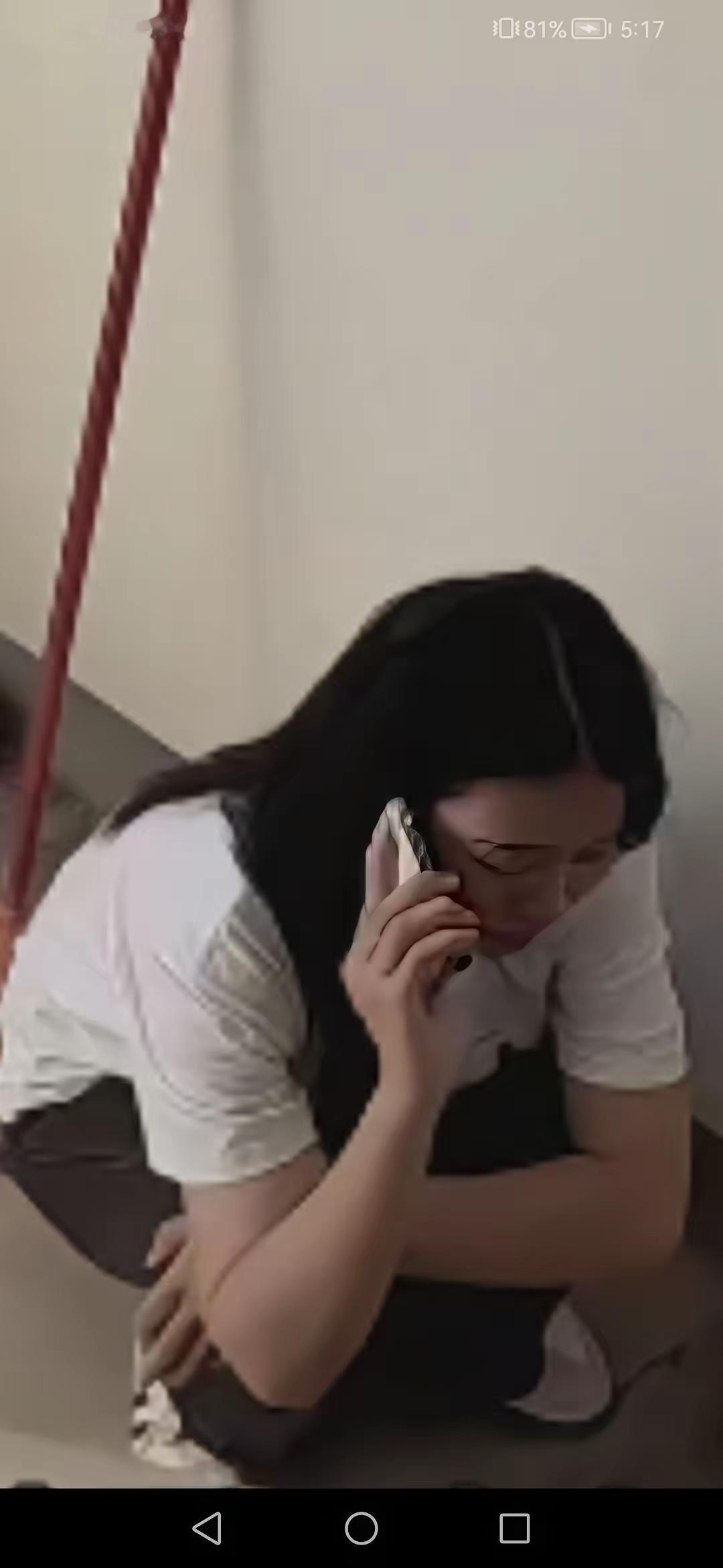 远嫁的女儿大半夜带着哭腔给dad打电话借钱，说自己手头就500块，电话那