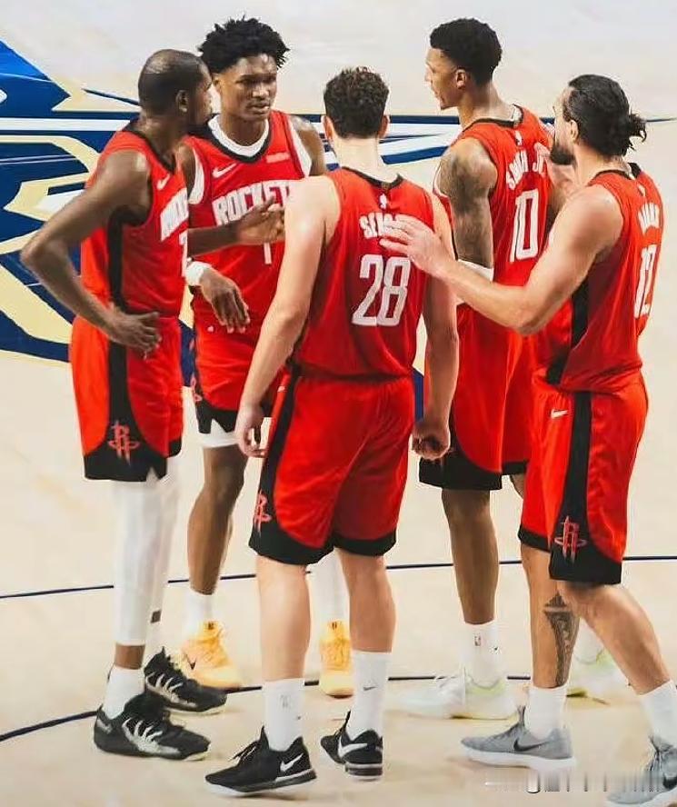 接下来火箭即将开启6连客之旅说实话，就火箭目前的状况来看能拿到3胜3负都不错