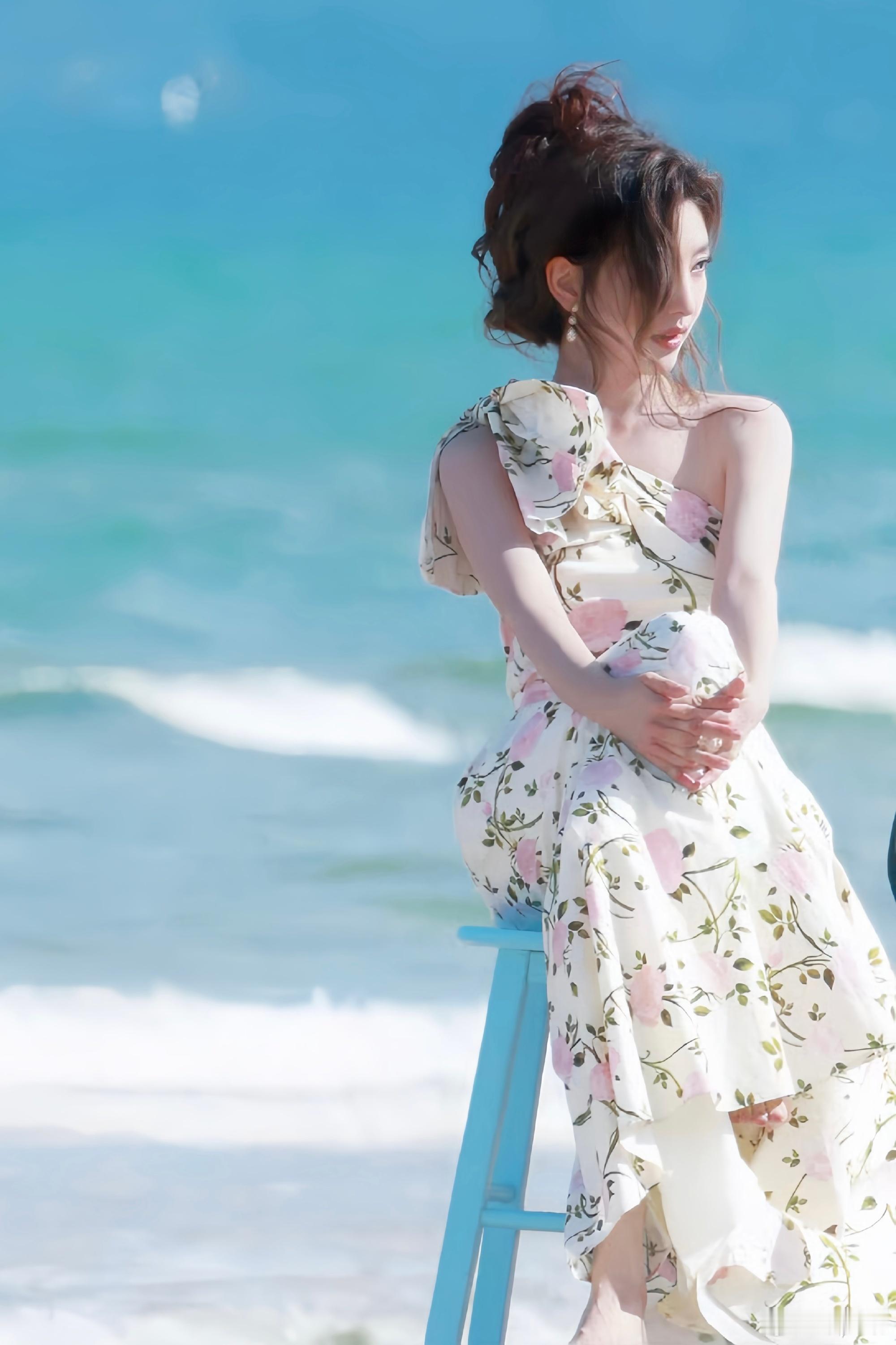 章若楠海边大片好美[爱心][爱心]​​​