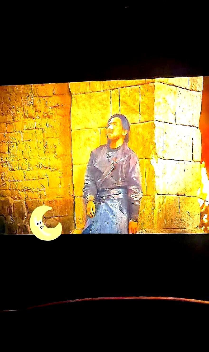 81岁的袁和平让李连杰梁家辉来送死，所有光环只准给吴京一个。剧组就是炼狱，替身