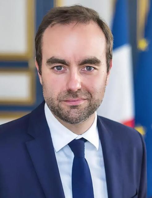 欧盟内部彻底炸锅！六国集体造反逼宫布鲁塞尔，硬刚碳政策，再不改整个工业体系就要崩