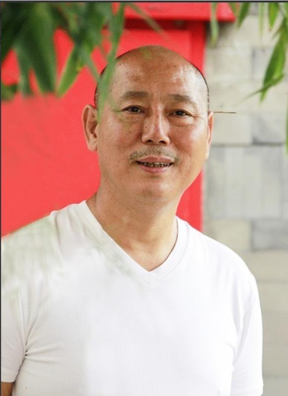 1991年，身价过亿的李诚儒，把糟糠之妻和6岁儿子赶出家门，转身娶了小18岁的女