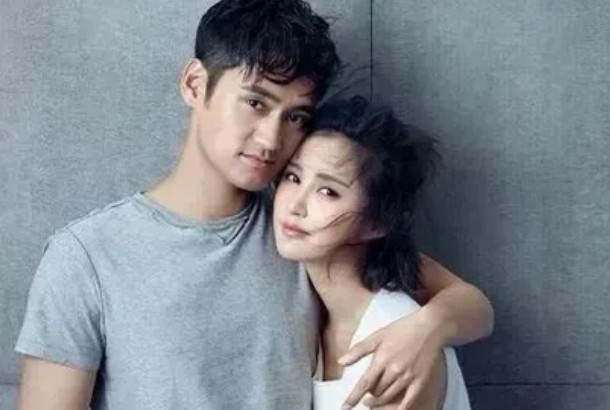 2015年，袁弘向张歆艺高调求婚，而当时的张歆艺才刚和杨树鹏离婚一年，她对袁弘说
