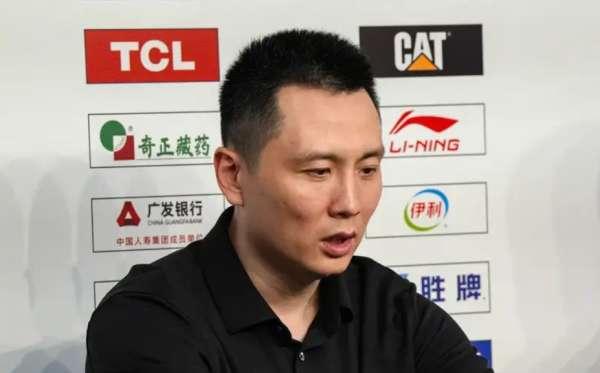 可是我记得上海男篮刚引进金金，弗格的时候，尤其是打季前赛，俱乐部的比赛，常规赛初