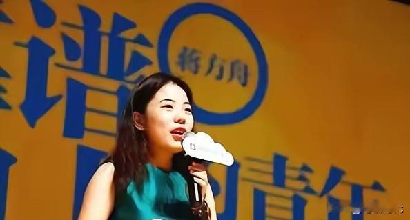 蒋方舟忍无可忍！肖鹰举报蒋方舟没有多大意思蒋方舟肯定没有什么才情，没有一本像样的