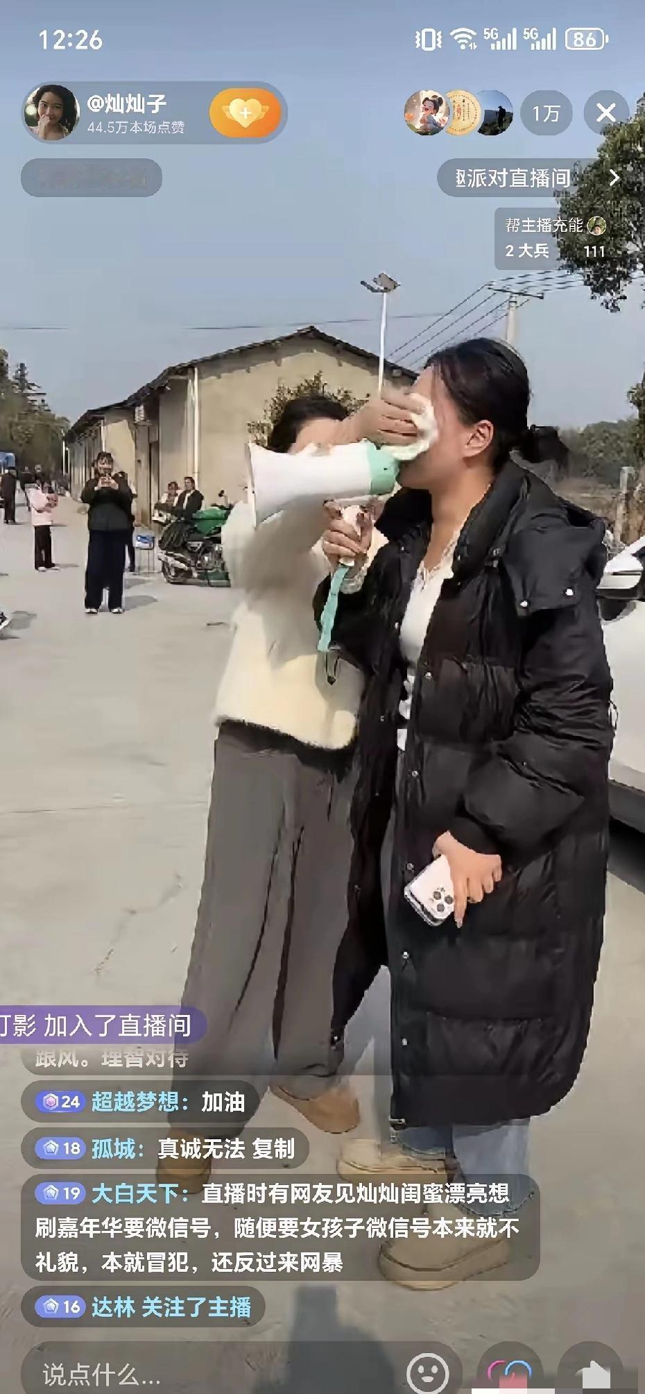 灿灿活动取消，是网红经济一次赤裸裸的“流量泡沫”破裂！几桌宴席都坐不满，直播间